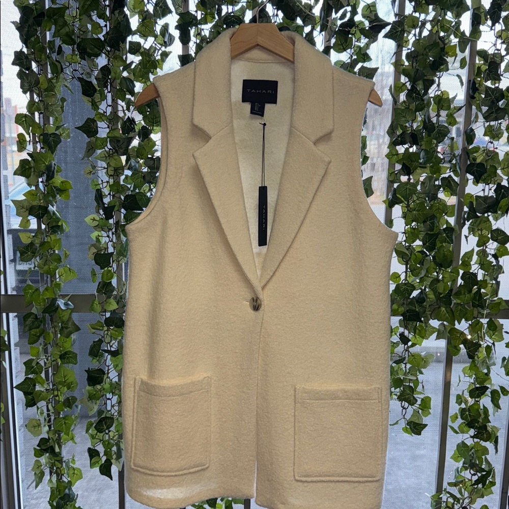 Tahari Cream Sleeveless Vest